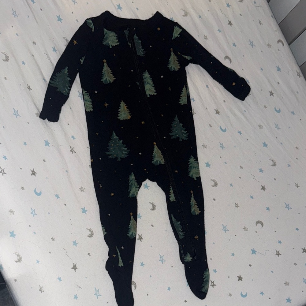 Kyte BABY Black and Green Tree Print Footie